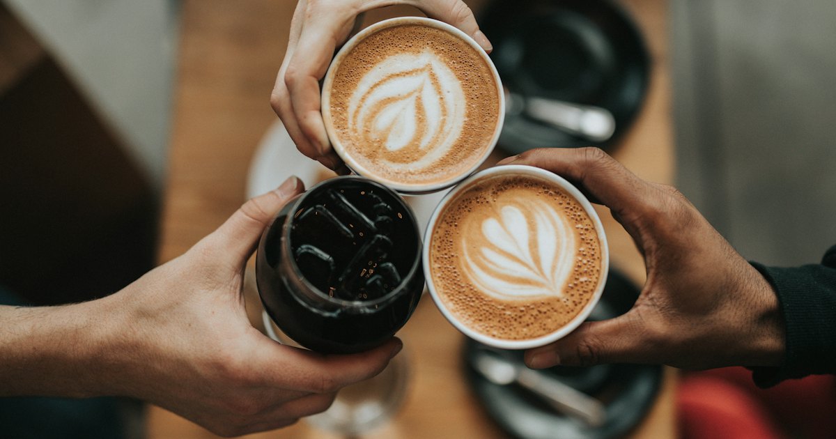Brinde com xícaras de café passado: a inspiração do nome Seoexpresso